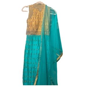 Shimmer Glitter Heavy Look Light Weight Indian Suit.